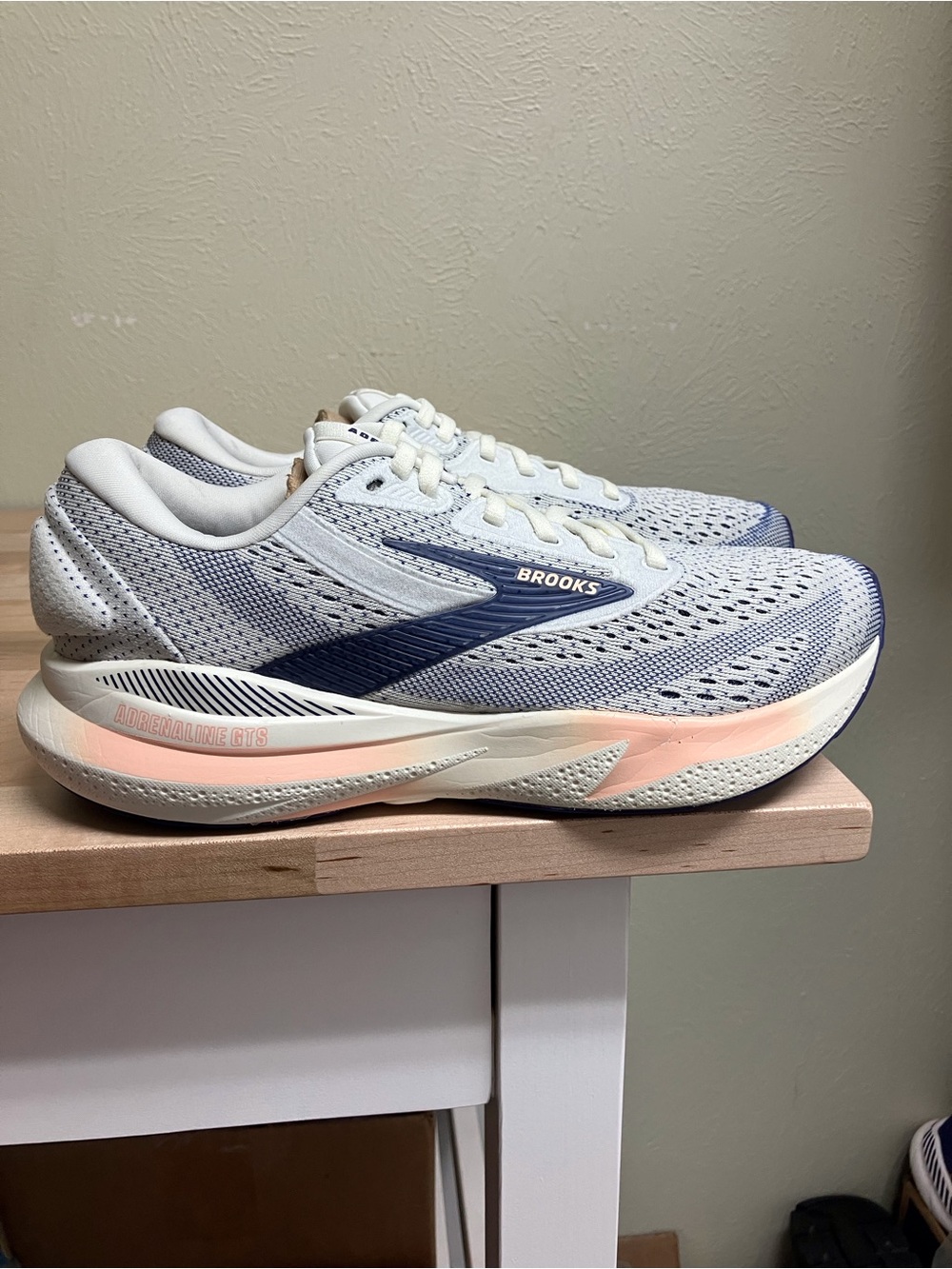 Brooks Women’s Adrenaline GTS - 24 White, Navy, Light Pink